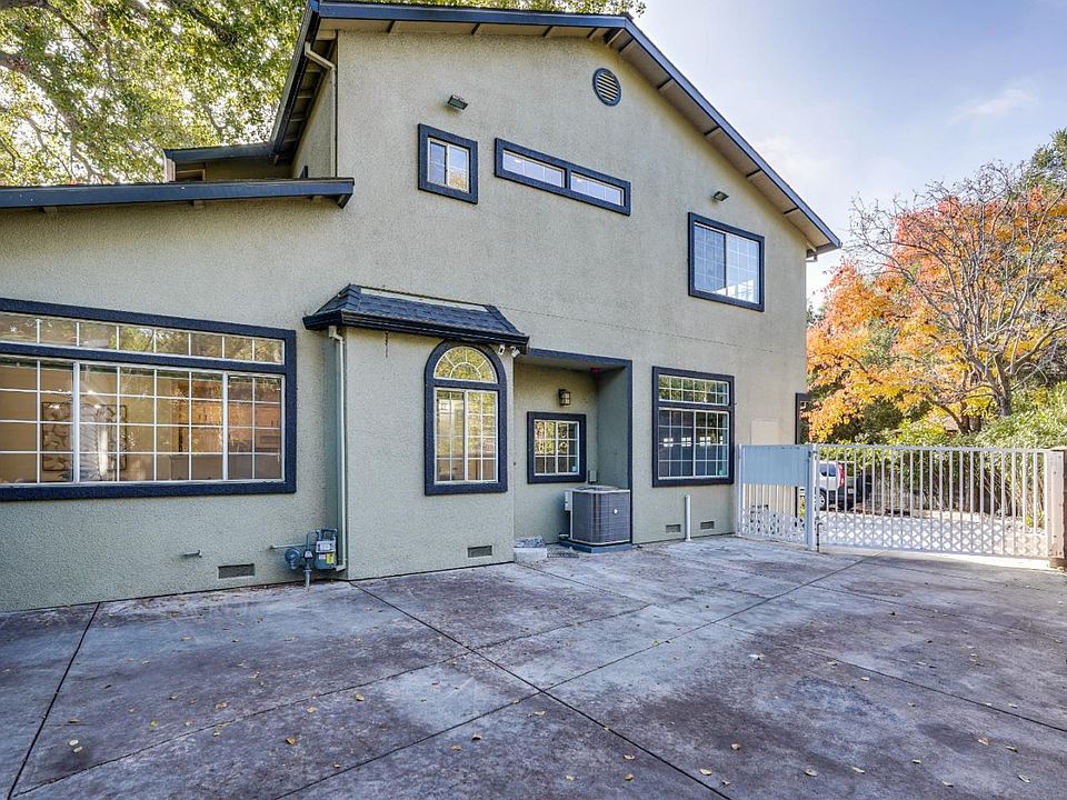 1st image of 827 Creekside Pl