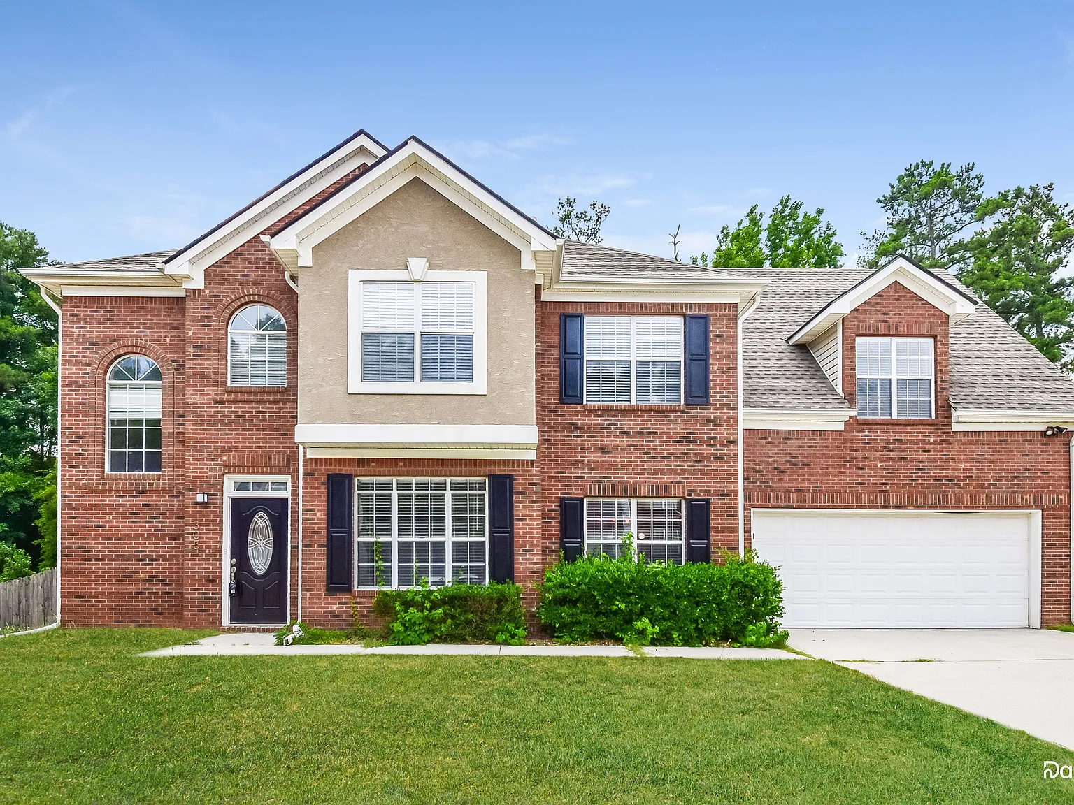 4 bed, 2.5 bath, 2299 sqft, $2,350 — Photo 1