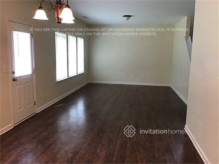 3447 Rosebud Park Dr — Photo 2