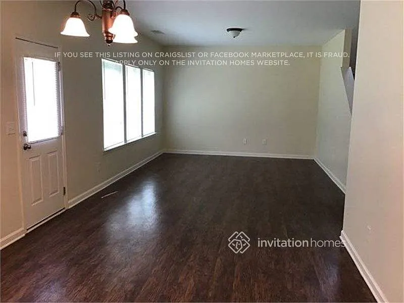 Building Photo - 3447 Rosebud Park Dr