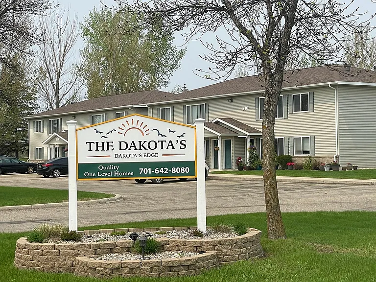 Dakota's Edge Townhomes — Photo 9