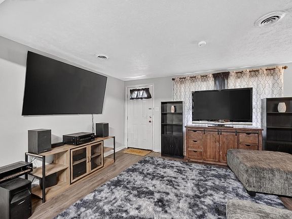 3rd image of 1150 Oriole Ct