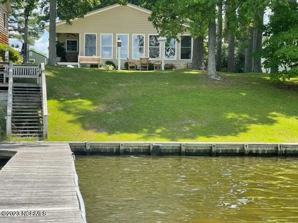 32 S Teachs Point Road, Bath, NC 27808