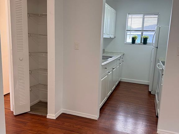 5th image of 107 E Tiffany Dr APT 4