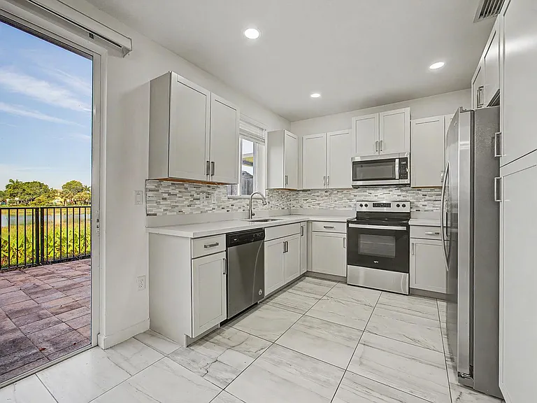 1014 SE 23rd Ave #1014 — Photo 4