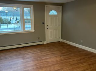 22 Sherwood Ln, Barrington, RI 02806