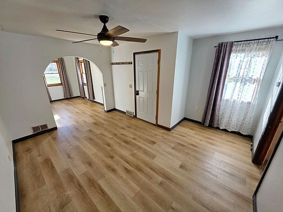 2nd image of 720 4th St SW