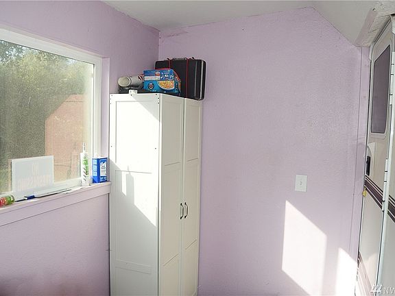 4th image of 876 Magellan Ave NE