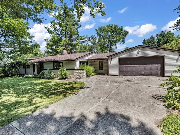 12777 Manchester Dr, Chesterland, OH 44026