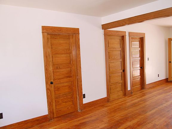 5th image of 6842 N Figueroa St