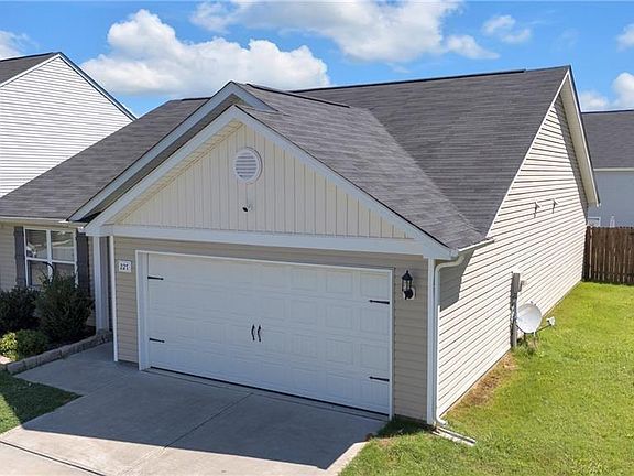 4th image of 227 Kendall Dr