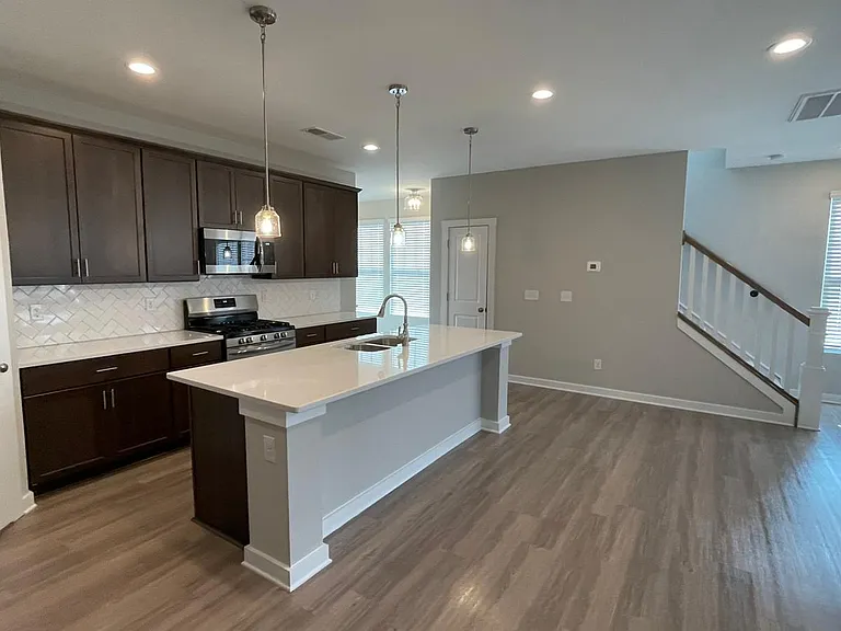 804 Lew Dr — Photo 5