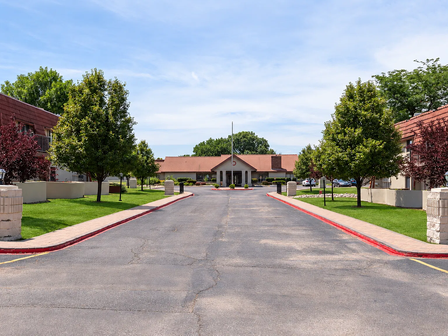 Aragon Apartments — Photo 1