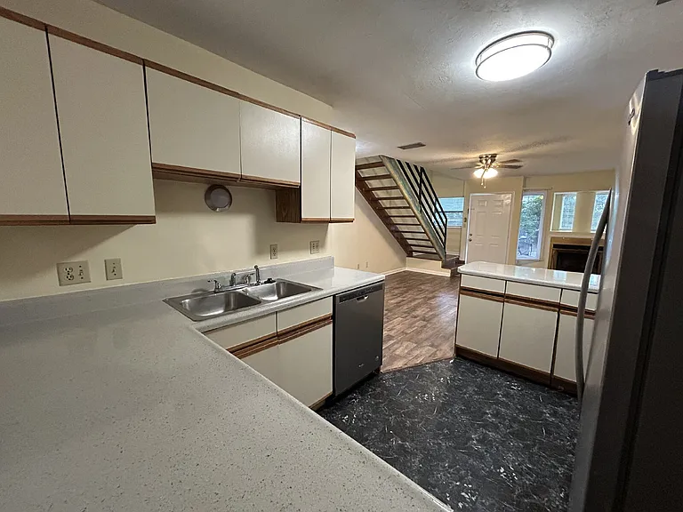 512 McKeithan St #3 — Photo 11