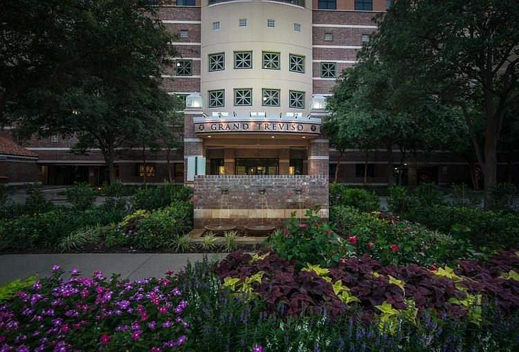 1st image of 330 Las Colinas Blvd #372