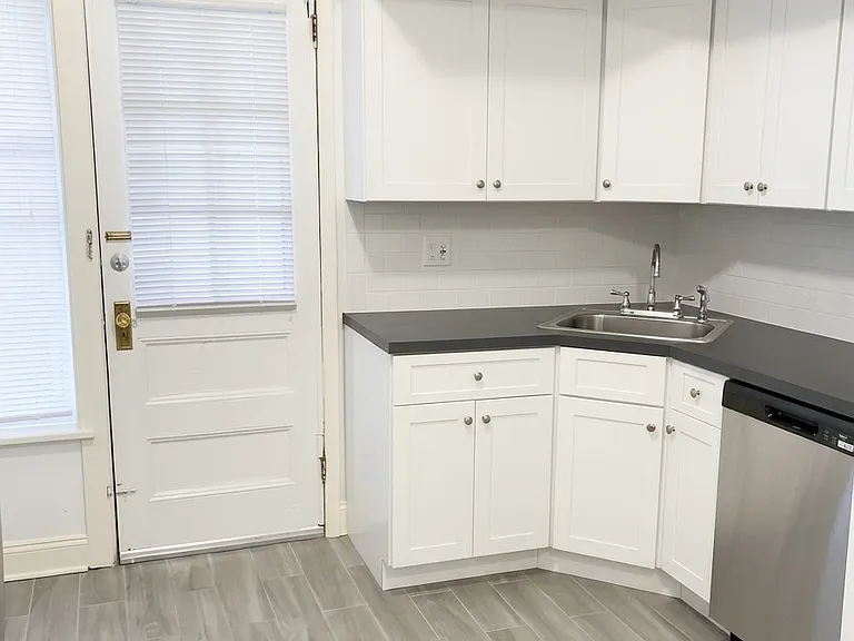 174 S Orange Ave #22 — Photo 3