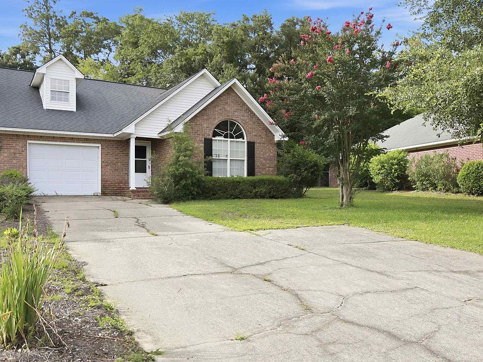 1st image of 81 Radcliff Dr