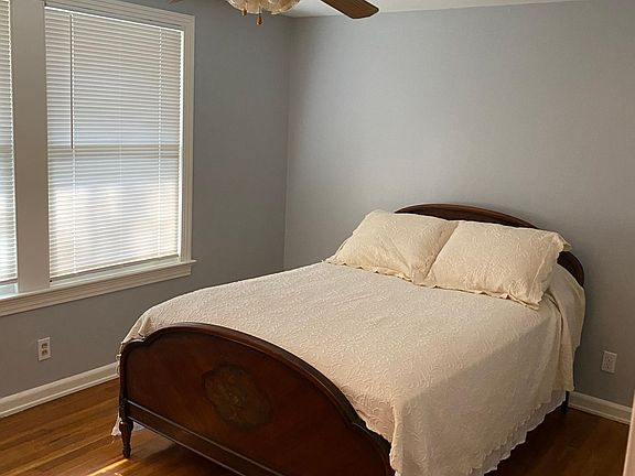 3rd image of 4915 Oakway Dr