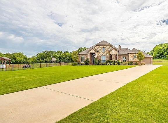 4th image of 8200 Preserve Oaks Dr