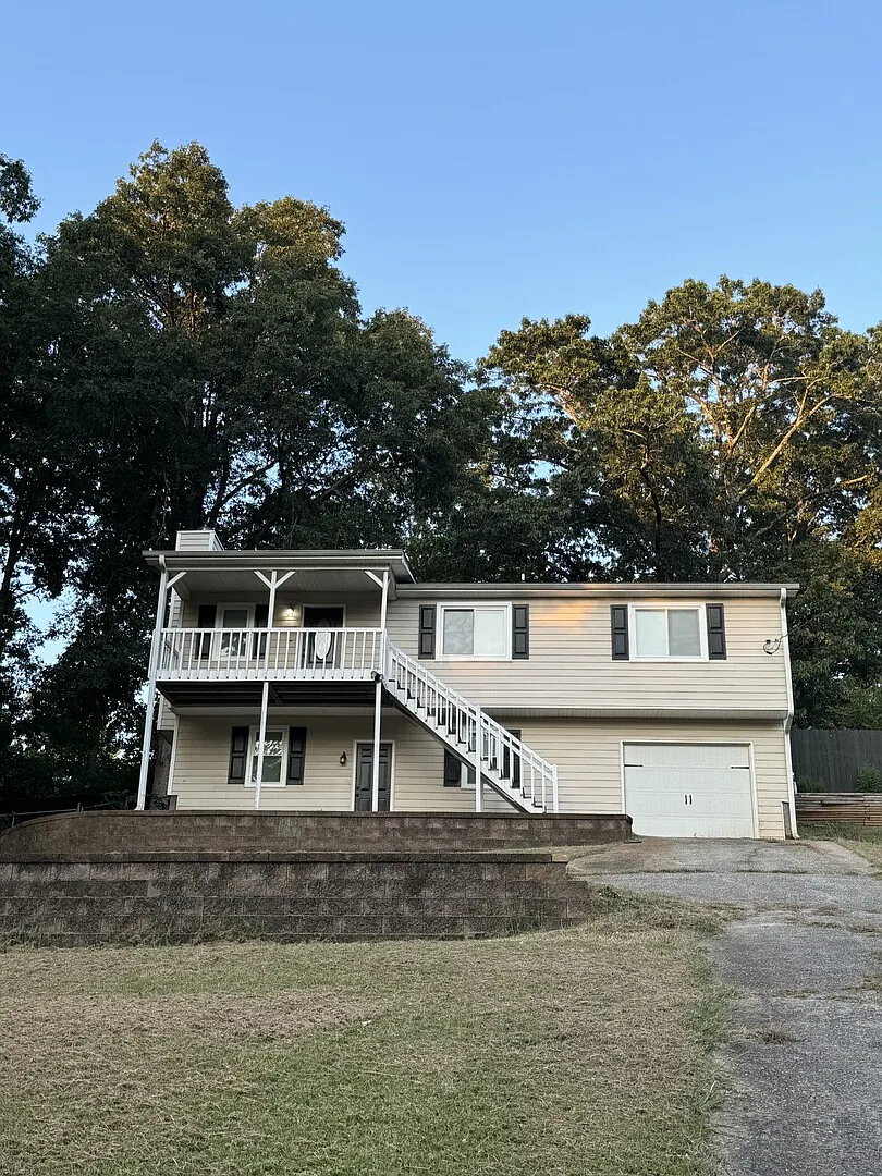 Hilltop Home — Photo 1