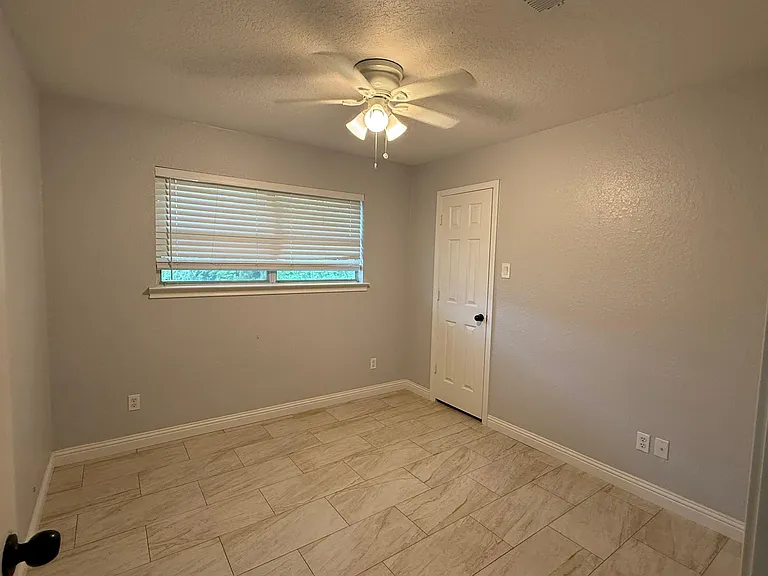 5525 Main St — Photo 22