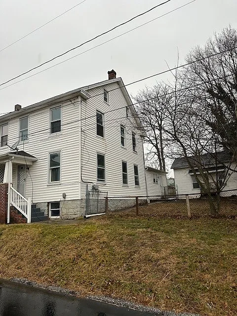 Building Photo - 207 Depaul St