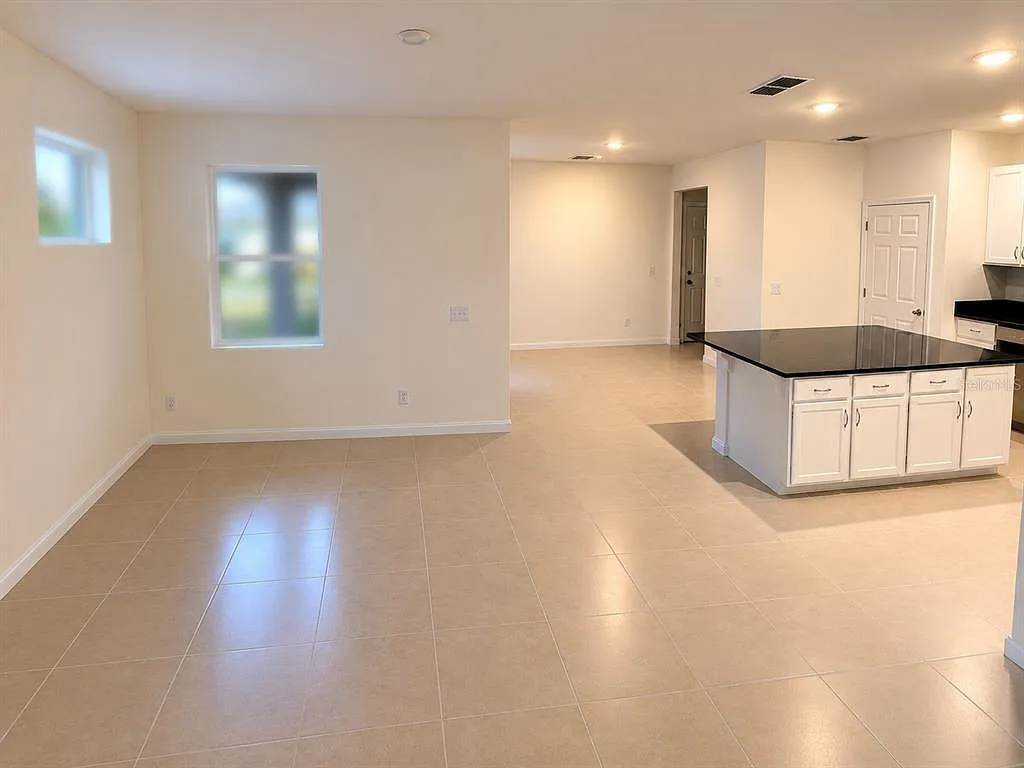 3 bed, 2.5 bath, 2110 sqft, $2,950 — Photo 4