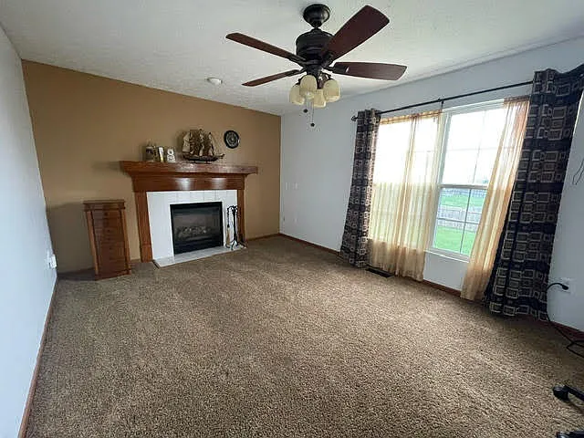 463 Cambridge Dr — Photo 2