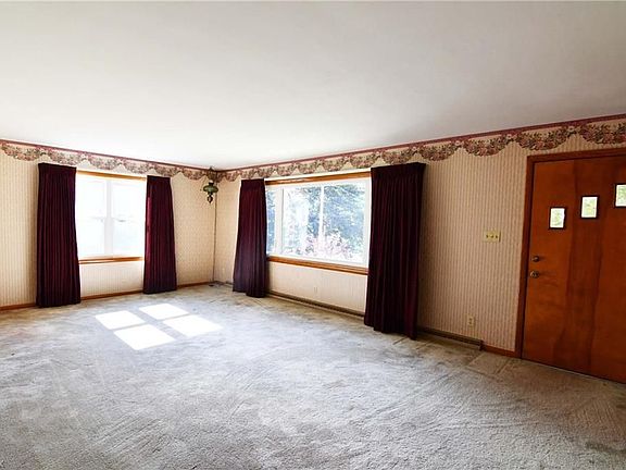 3rd image of 185 Woodsdale Dr
