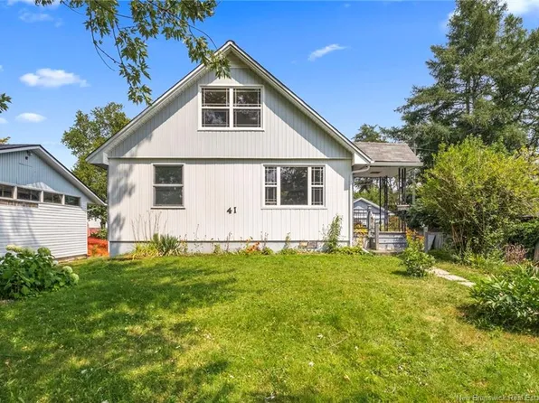 41 Hillcourt Dr, Fredericton, NB E3A 1S3