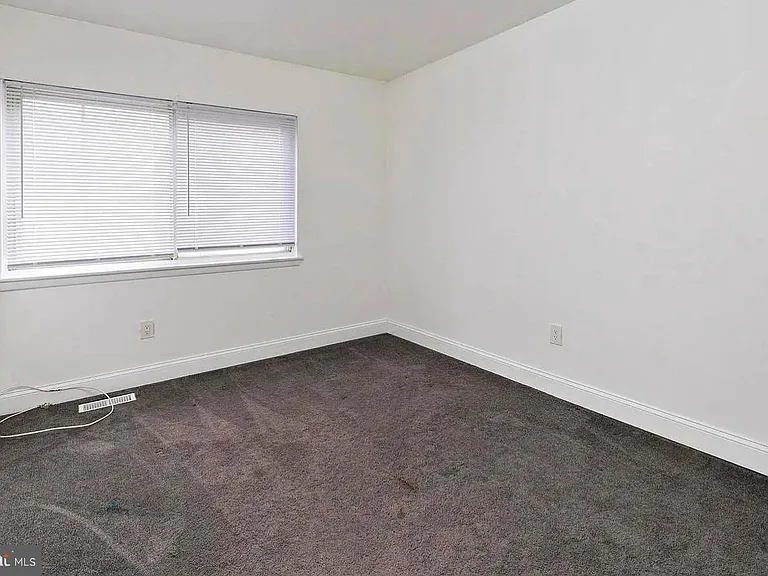1139 Thackary Ct — Photo 9