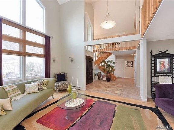 3rd image of 30 Rose Ln