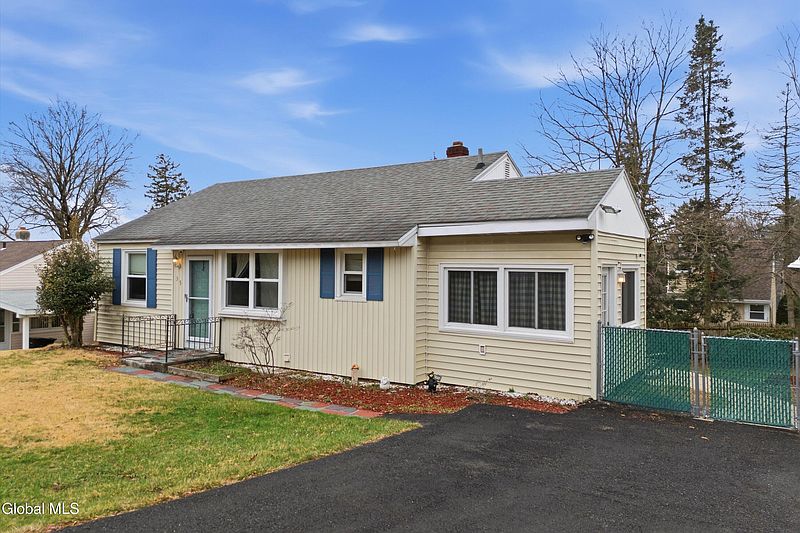 2nd image of 35 Bolivar Avenue