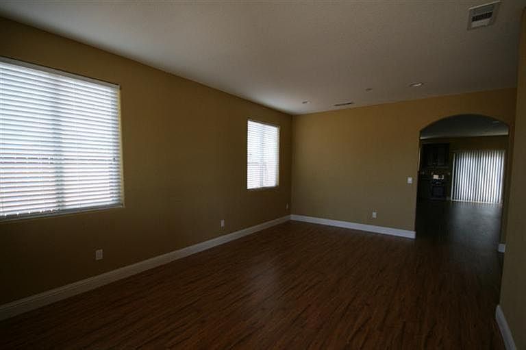 1st image of 1636 Oak Park Dr