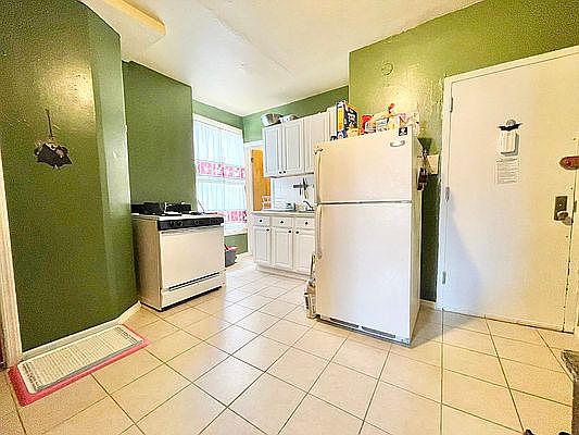 2nd image of 813 Rogers Ave #3F