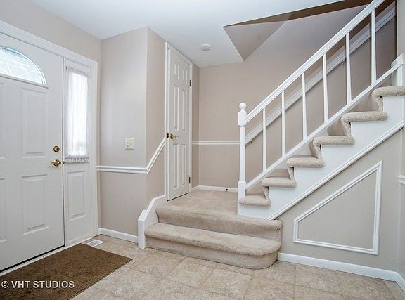 2nd image of 1915 E Robinhood Ln