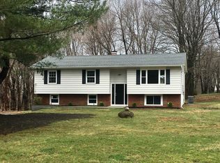 7 Saddle Ridge Dr, Hopewell Junction, NY 12533