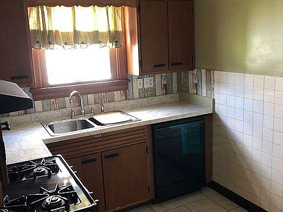 2nd image of 4127 Euclid Blvd
