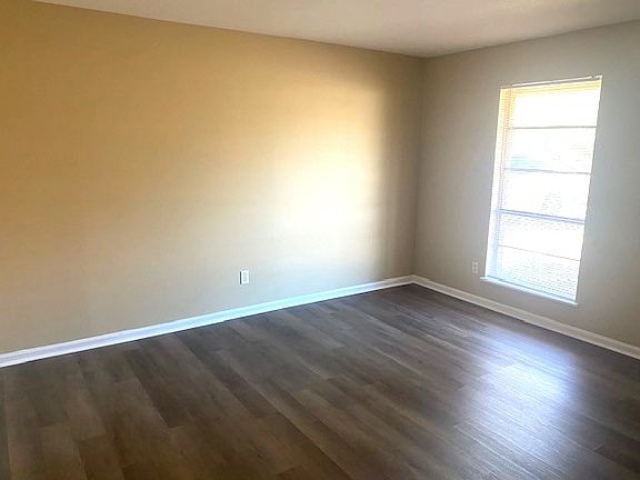 5th image of 547 Highland Oaks Dr