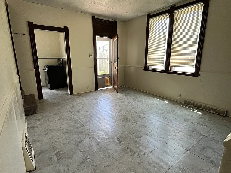 810 Park Ave — Photo 7