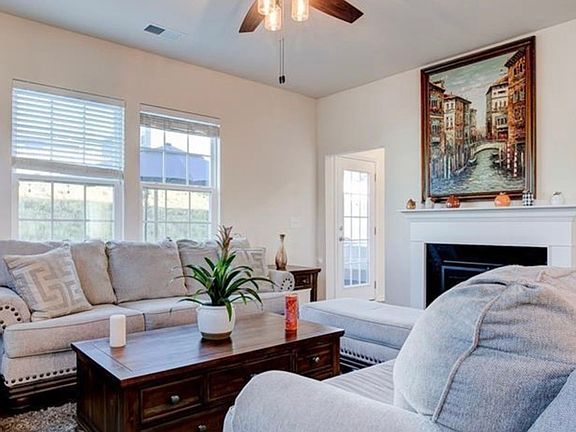 4th image of 4107 Hickory View Dr