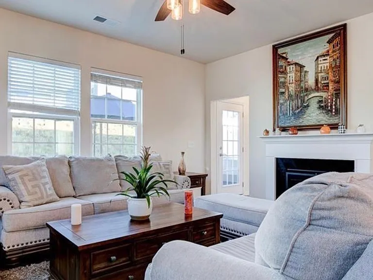 4107 Hickory View Dr — Photo 4