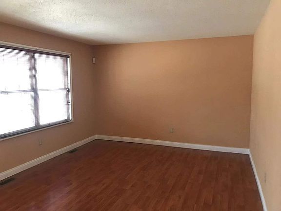 3rd image of 10590 Boylston Dr