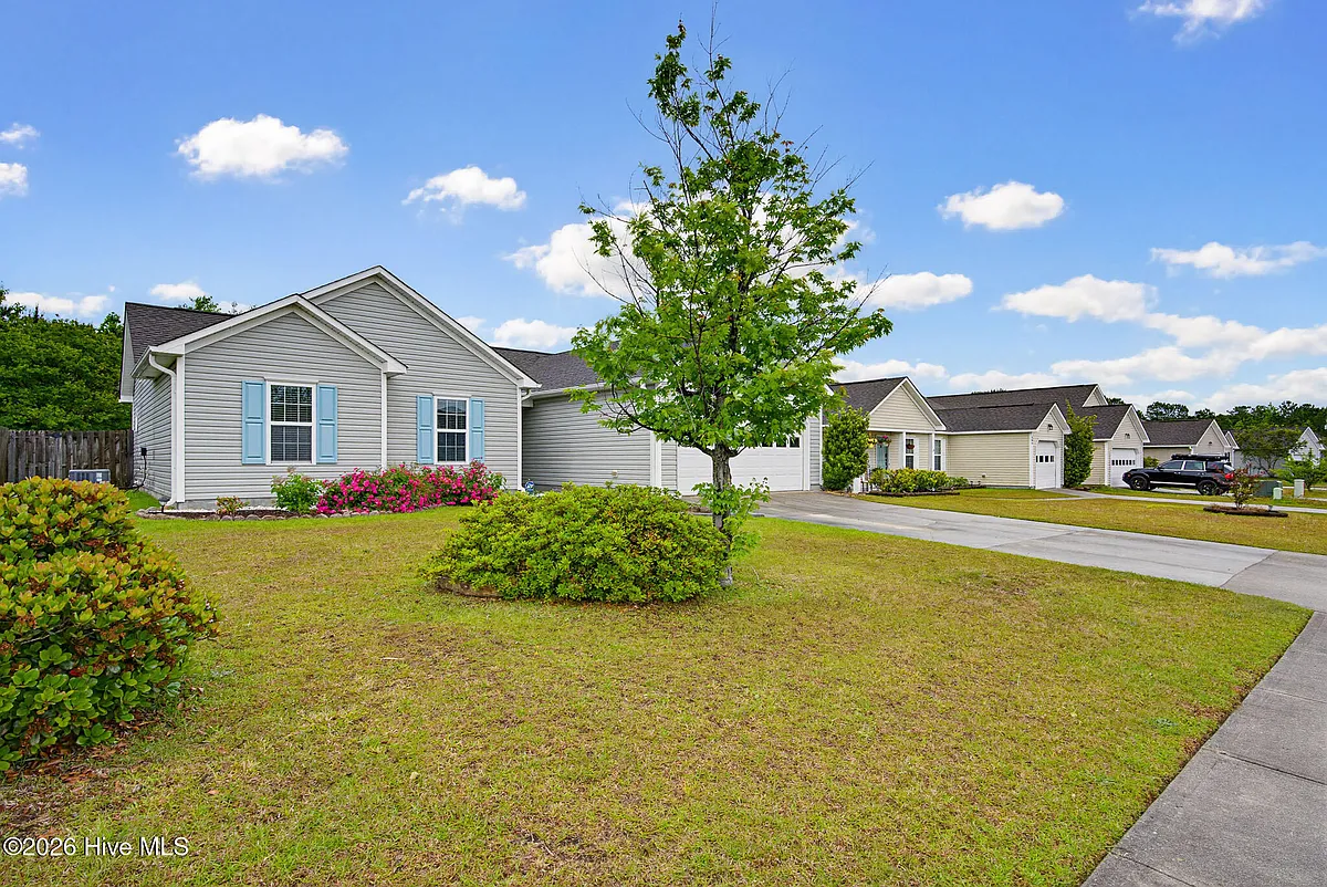 Building Photo - 208 Red Carnation Dr