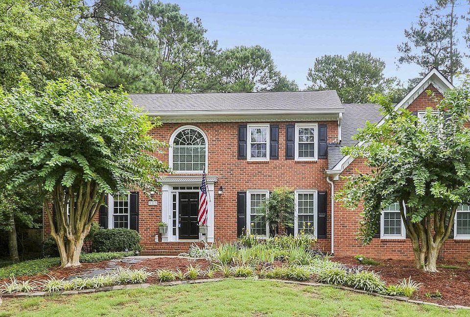 1st image of 127 Colonnade Dr