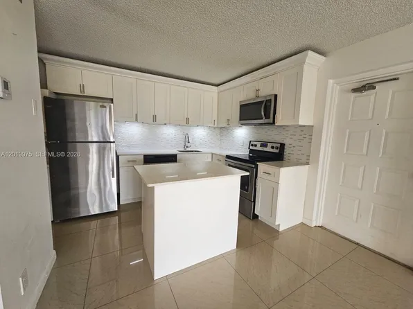1105 Green Pine Blvd APT E3, West Palm Beach, FL 33409