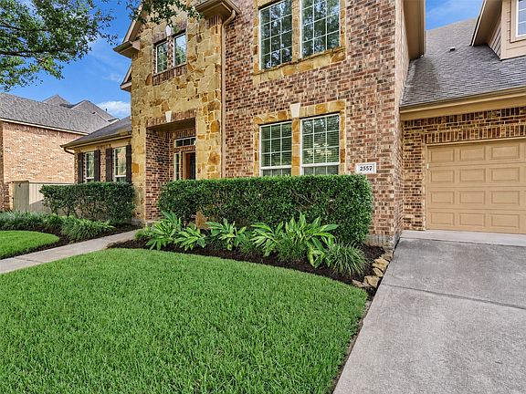 5th image of 2557 Estrada Dr