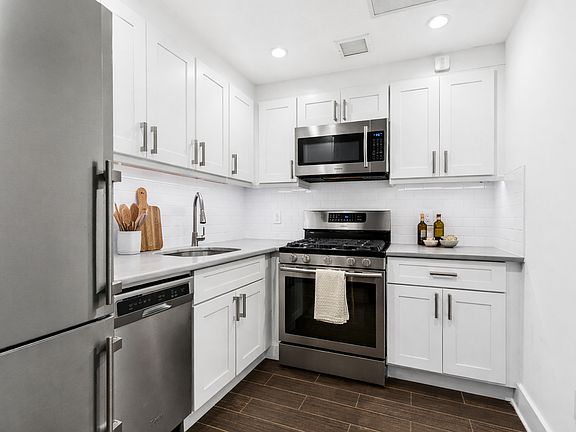 5th image of 25 Lexington Ave #303