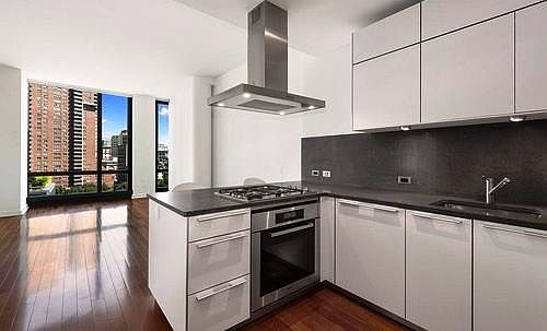 3rd image of 101 Warren St APT 950