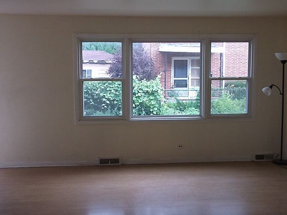 3rd image of 1808 W Lunt Ave